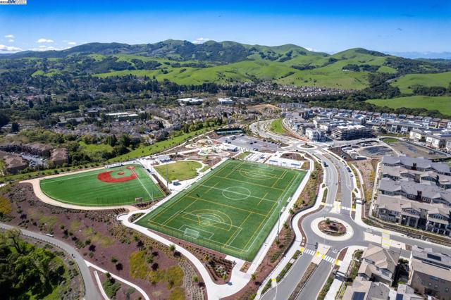 2002 Davoli Ct, San Ramon CA: https://media.crmls.org/mediaz/62a15cc1-5c28-4be9-a1b8-75bc320ec07d.jpg