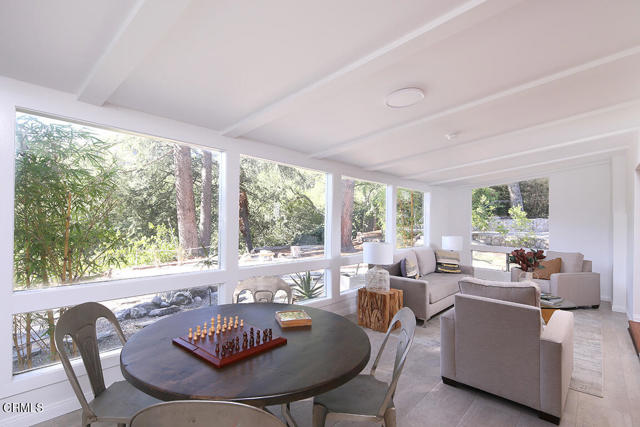 5245 Bubbling Well Lane, La Canada Flintridge CA: https://media.crmls.org/mediaz/62a2cbf6-efcf-4c43-995e-01dda571e0f1.jpg