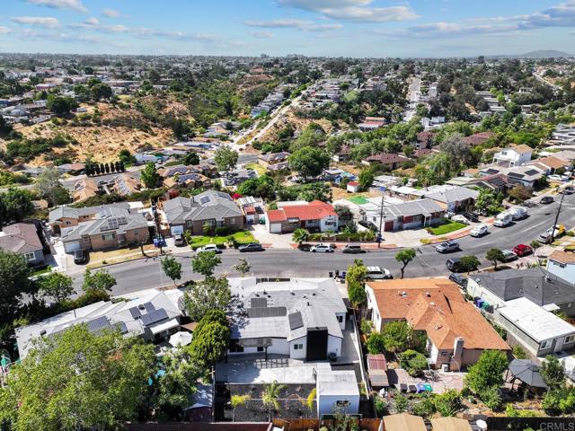 2333 Ridge View Drive, San Diego CA: https://media.crmls.org/mediaz/62a39240-c535-4e83-8192-89e369412a2d.jpg