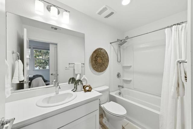 3410 Pyramid Way, Mountain View CA: https://media.crmls.org/mediaz/62a4947d-0e44-40b5-95d0-a53dd9684c5f.jpg