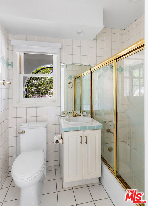 502 Smithwood Drive, Beverly Hills CA: https://media.crmls.org/mediaz/62a4c521-cfd7-4f50-aa58-d59998a9ca4a.jpg
