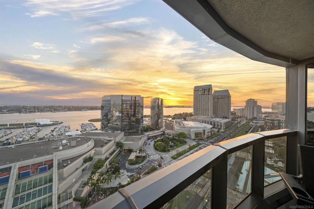 100 Harbor Dr - photo 5