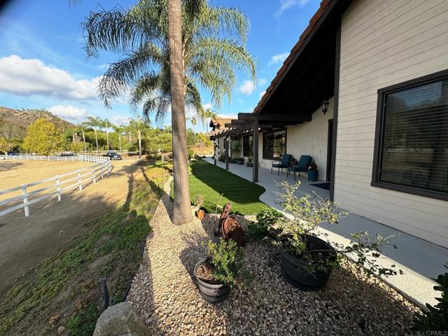 Detail Gallery Image 6 of 19 For 1028 Capra Way, Fallbrook,  CA 92028 - 3 Beds | 2/1 Baths