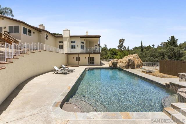 2047 Via Del Torrie, Alpine CA: https://media.crmls.org/mediaz/62a5493b-05f6-46fc-8239-7630d23d9f56.jpg