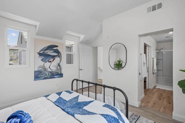 4503 Carnaby, Carlsbad CA: https://media.crmls.org/mediaz/62a59929-8715-4d47-be44-7c17e9bc0b78.jpg