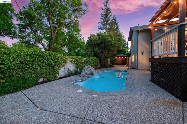 5943 Corte Arboles, Pleasanton CA: https://media.crmls.org/mediaz/62a59d12-dd3b-490b-befb-0e46422222ce.jpg