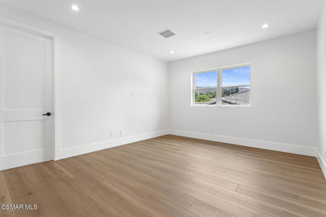 295 Toyon Court, Thousand Oaks CA: https://media.crmls.org/mediaz/62a5a76c-f5c2-4303-8fc1-48b2bff42add.jpg