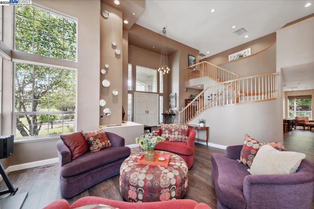 3761 SMALLWOOD COURT, Pleasanton CA: https://media.crmls.org/mediaz/62a61b6a-fbb8-48b3-8eb4-bd12f7bb10e5.jpg