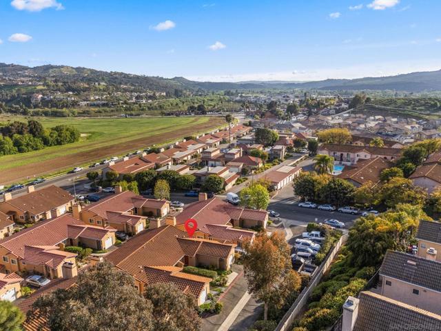 31909 Del Cielo Este, Bonsall CA: https://media.crmls.org/mediaz/62a66bfa-5b70-4ab8-bffd-94e0b6842f6c.jpg