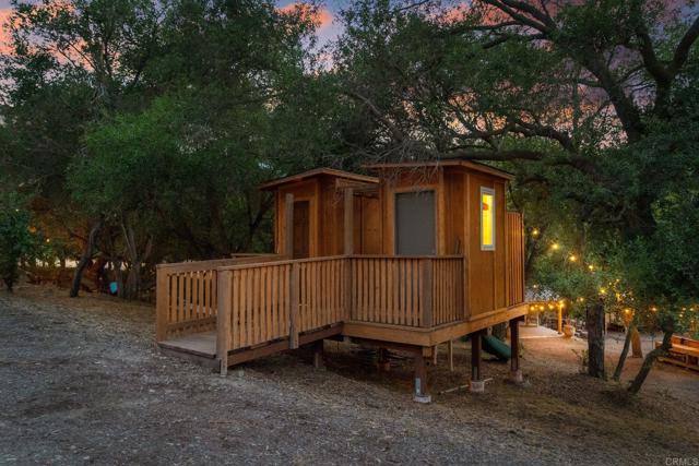 9115 Harmony Grove Road, Escondido CA: https://media.crmls.org/mediaz/62a67ee9-0955-4930-940d-57879e7e8936.jpg