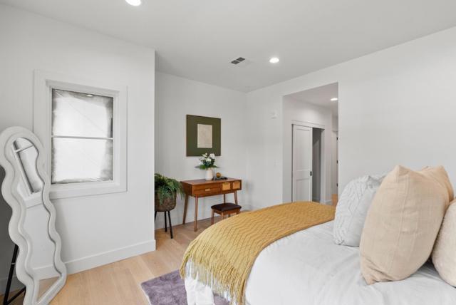 560 El Camino Real, San Carlos CA: https://media.crmls.org/mediaz/62a6bb59-05b1-4d92-a05f-4473b2324769.jpg