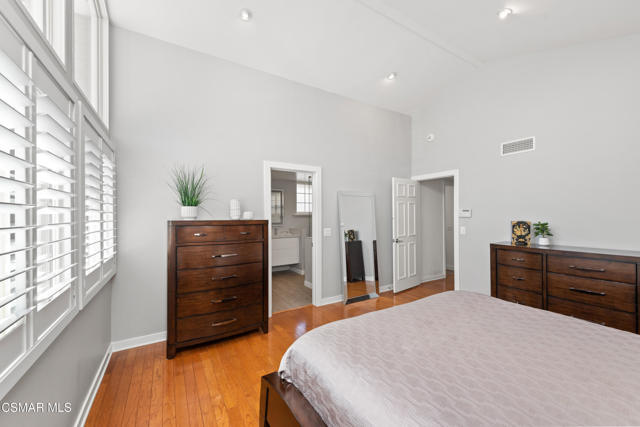 1666 Berwick Place, Westlake Village CA: https://media.crmls.org/mediaz/62a77241-33f2-45c6-8c82-8518e2ab9223.jpg