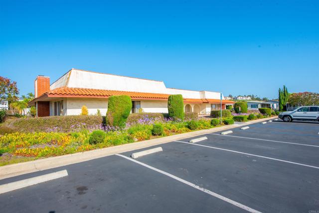 1010 Bobier Dr E, Vista CA: https://media.crmls.org/mediaz/62a7860b-e1ec-4d42-a63e-83ed5e760819.jpg
