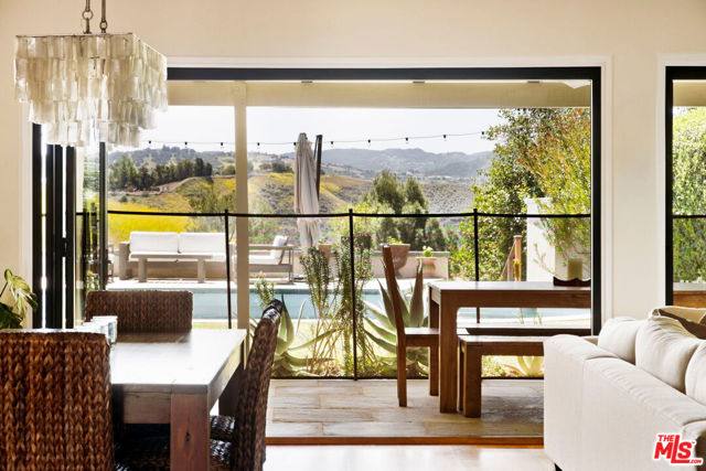26024 Farmfield Road, Calabasas CA: https://media.crmls.org/mediaz/62a813f7-8711-440c-a5f4-48691aca397b.jpg