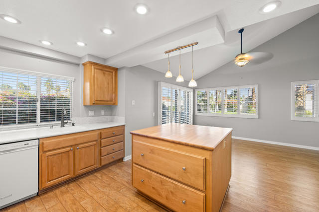 77739 Cape Verde Drive, Palm Desert CA: https://media.crmls.org/mediaz/62a83cfc-42ce-4818-a285-0054f9345672.jpg