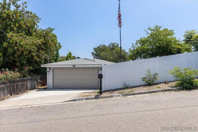753 La Presa Ave, Spring Valley CA: https://media.crmls.org/mediaz/62a8521a-9d0e-4985-ae64-47d202e9ebcf.jpg