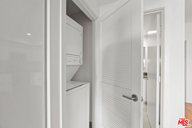 518 N Gramercy Place, Los Angeles CA: https://media.crmls.org/mediaz/62a89f3a-f18e-4ac3-8866-0db4d282de27.jpg