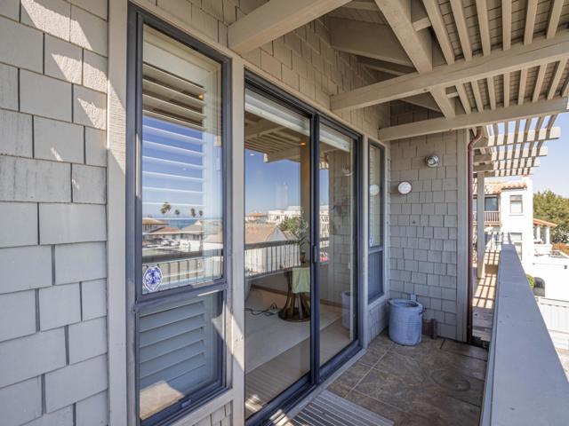 515 2nd Street, Santa Cruz CA: https://media.crmls.org/mediaz/62a8d290-b240-493e-8584-6c189690e6f3.jpg