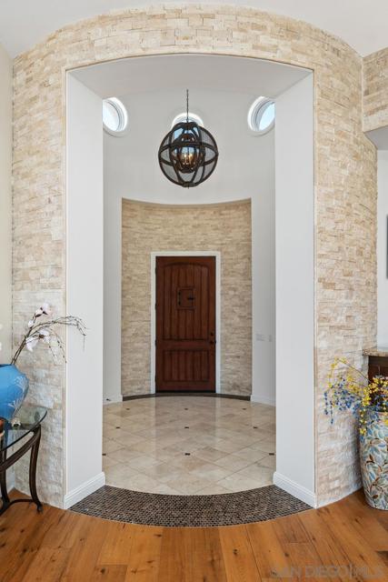 15674 Via Santa Pradera, San Diego CA: https://media.crmls.org/mediaz/62a8dfcd-39d2-450e-a6f5-d5d4cda56d88.jpg