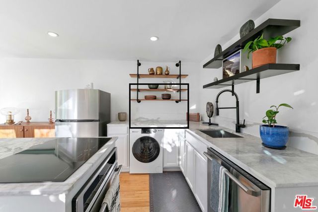 2727 Corral Canyon Road, Malibu CA: https://media.crmls.org/mediaz/62a90387-a963-4e9b-b090-b8a13cafea53.jpg