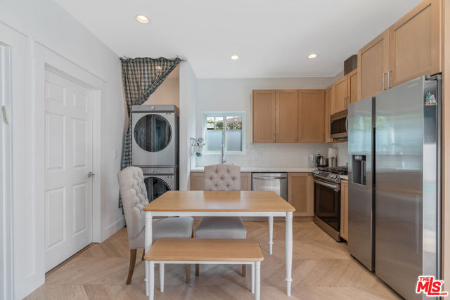 1152 S Windsor Boulevard, Los Angeles CA: https://media.crmls.org/mediaz/62a9096b-b45c-4ca9-b4ca-9a9928b9c050.jpg