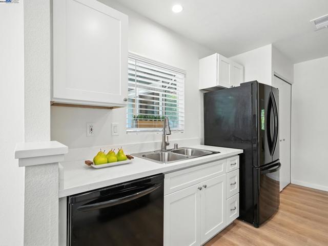 7635 Canyon Meadow Cir, Pleasanton CA: https://media.crmls.org/mediaz/62a96eb3-ef9f-4aa7-bfe9-cc74a773b4ef.jpg