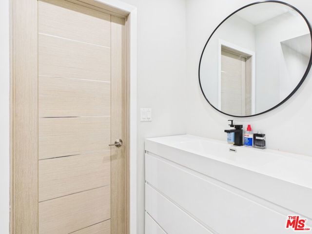 15344 Weddington Street, Sherman Oaks CA: https://media.crmls.org/mediaz/62a993db-2416-4501-a1a3-470bad98bfdd.jpg