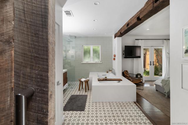 4826 Biona Dr, San Diego CA: https://media.crmls.org/mediaz/62a9cefd-483f-47cc-877b-9672bfda3cc5.jpg