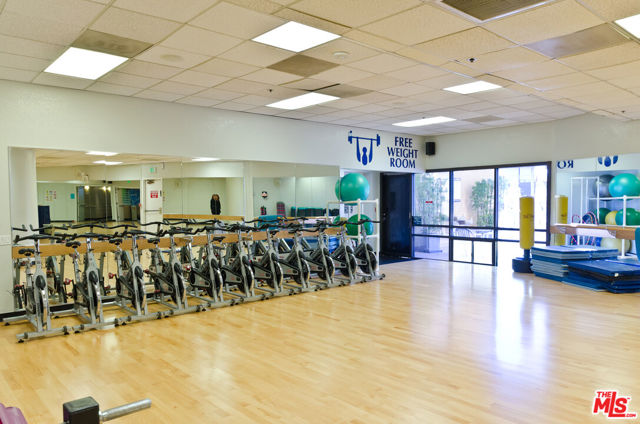 4316 Marina City Drive, Marina del Rey CA: https://media.crmls.org/mediaz/62a9db7b-79c9-4ca0-9091-6d4b9881d52d.jpg
