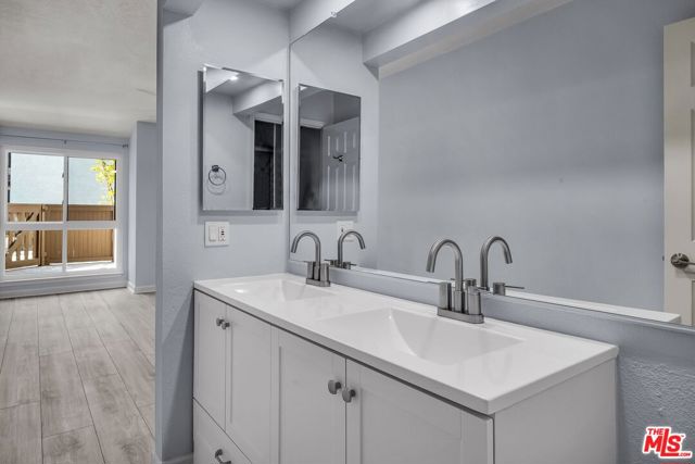 8600 Tuscany Avenue, Playa del Rey CA: https://media.crmls.org/mediaz/62a9deb1-b1c1-44f7-bbae-abd1e3496776.jpg