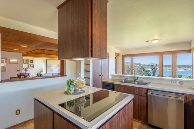 2952 Cuesta Way, Carmel CA: https://media.crmls.org/mediaz/62aa6265-1f34-4798-a852-8e5e87f6eff9.jpg