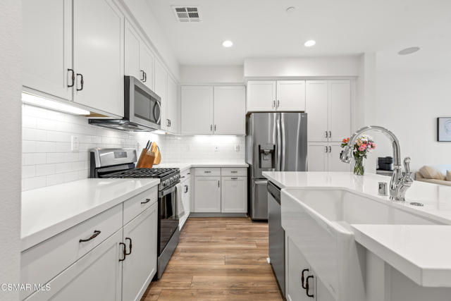 212 Red Brick Drive, Simi Valley CA: https://media.crmls.org/mediaz/62aa7ce7-0eb8-4b68-86e0-9cb5afbb94c8.jpg