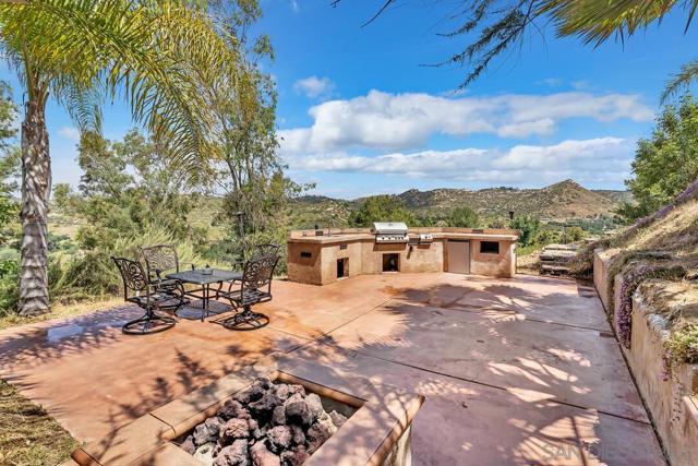 22318 Casa De Carol, Ramona CA: https://media.crmls.org/mediaz/62aacd1b-ecd5-4a94-a169-094746f26b4b.jpg