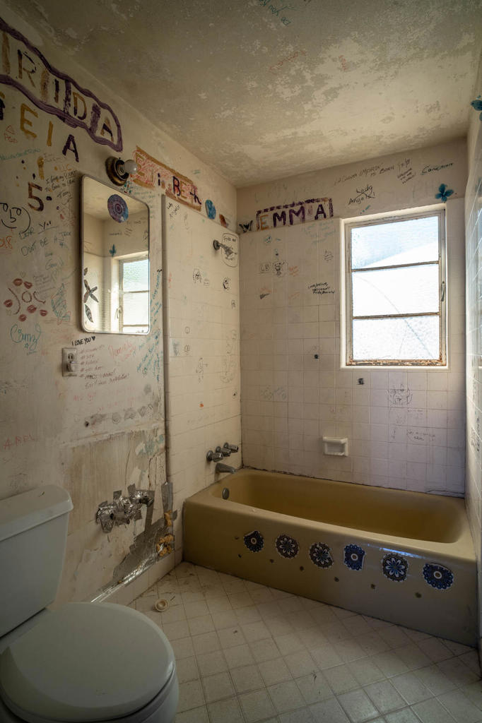 https://media.crmls.org/mediaz/62aaf355-64ca-447e-949b-3cf230b0365f.jpg?preset=X-Large