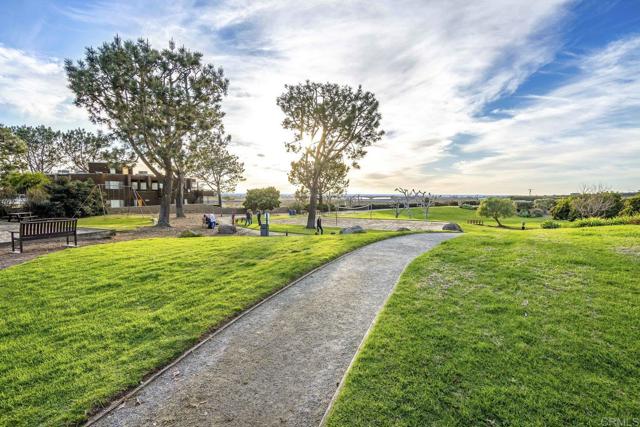 12859 Caminito del Canto, Del Mar CA: https://media.crmls.org/mediaz/62aafd5f-61d0-4b27-a42c-5f0b6db0621e.jpg