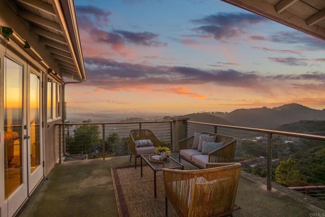 3698 Camino De Las Lomas, Vista CA: https://media.crmls.org/mediaz/62ab4ff1-e218-4c5f-9f33-27dd63ad4bdd.jpg