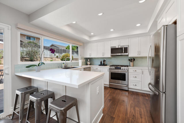 Detail Gallery Image 3 of 34 For 1525 Lyndhurst Ave, Camarillo,  CA 93010 - 4 Beds | 2/1 Baths