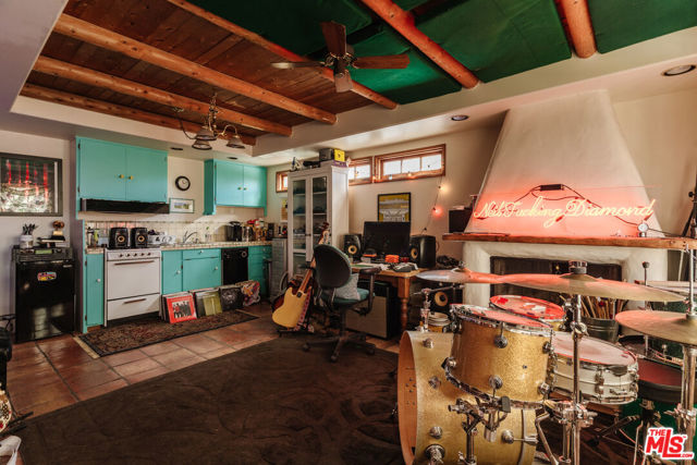 2865 Marquette Drive, Topanga CA: https://media.crmls.org/mediaz/62ac226b-0012-482e-8b1a-1f5220671916.jpg