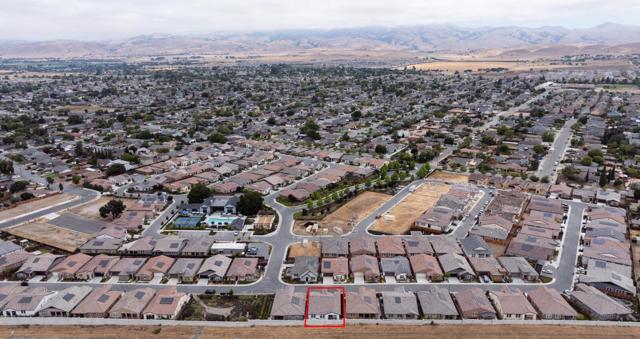 2102 White Oak Drive, Hollister CA: https://media.crmls.org/mediaz/62ac3ae9-2b1b-4951-859f-c13d298e87da.jpg