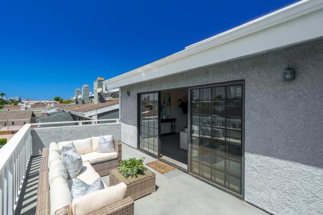 Detail Gallery Image 49 of 55 For 2021 Carnegie Ln #APT 7,  Redondo Beach,  CA 90278 - 3 Beds | 2/1 Baths