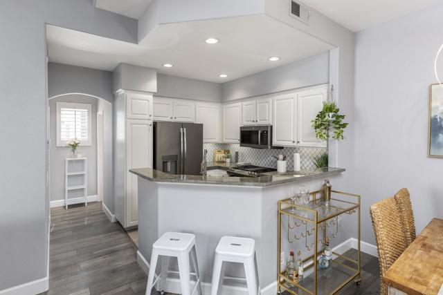 Detail Gallery Image 12 of 27 For 7577 Hazard Center Dr, San Diego,  CA 92108 - 2 Beds | 2 Baths