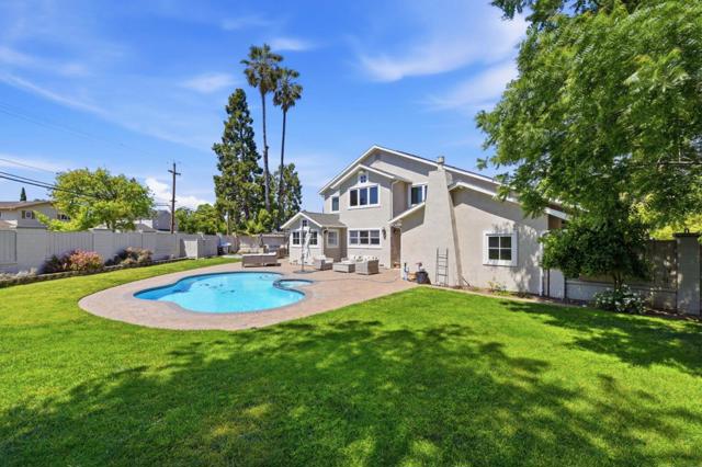 2465 Fenian Drive, Campbell CA: https://media.crmls.org/mediaz/62acea52-b32e-4198-a1d1-0dd81cbb5841.jpg