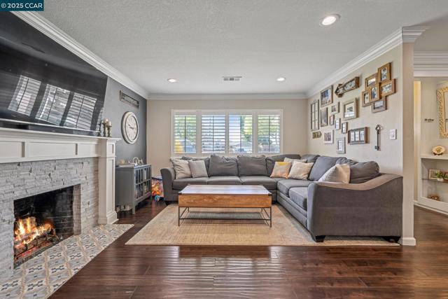 822 Cortez Ct, Livermore CA: https://media.crmls.org/mediaz/62acecbd-780d-4bc5-ba80-0c92d3c48ff5.jpg