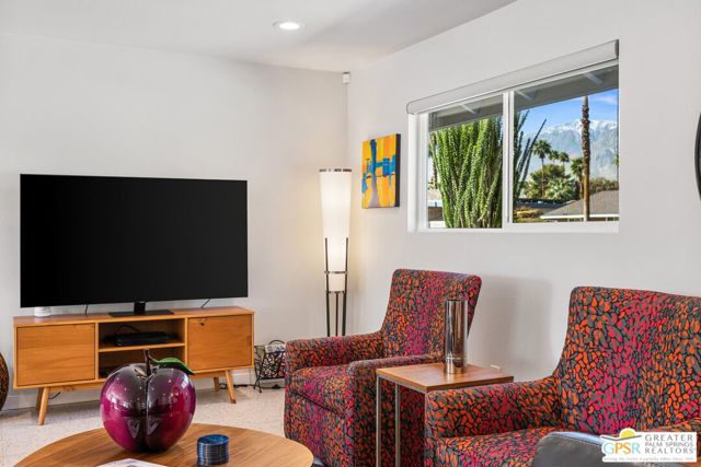 1244 S San Mateo Drive, Palm Springs CA: https://media.crmls.org/mediaz/62ad0df6-2cc3-4227-9d46-c0cdbb602d63.jpg