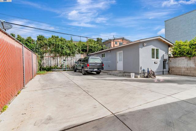 5444 Bancroft, Oakland CA: https://media.crmls.org/mediaz/62ada962-e967-41e6-8aa0-1cdc78a62ab3.jpg