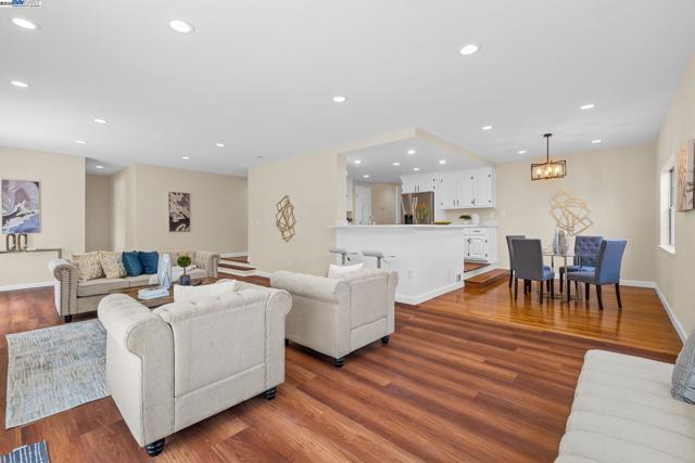 2316 Tulip Rd, San Jose CA: https://media.crmls.org/mediaz/62adba35-78d6-403e-8e8d-77dce46dd3cb.jpg