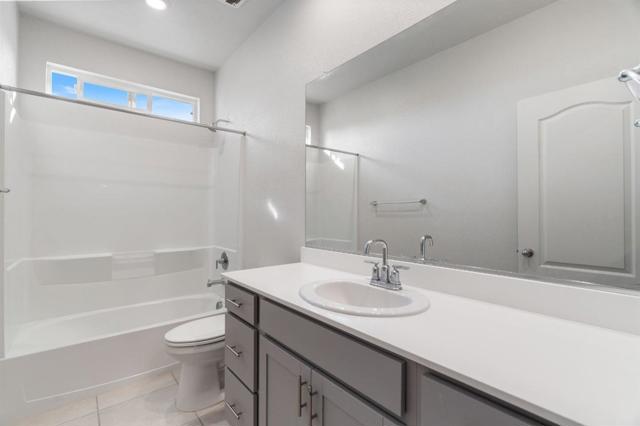 10190 Ashlar, Elk Grove CA: https://media.crmls.org/mediaz/62adf635-4504-41ee-bc30-27e31d732394.jpg