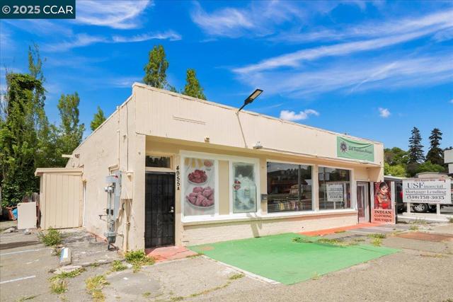 4955 Appian Way, El Sobrante CA: https://media.crmls.org/mediaz/62adf72e-5e0e-4a3e-810c-d173618497d9.jpg