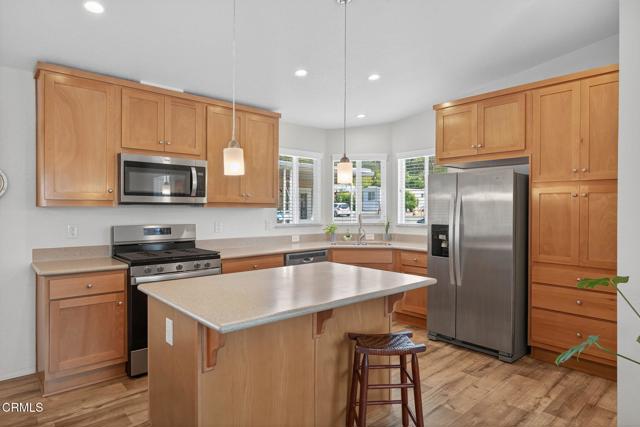 1075 Loma Drive, Ojai CA: https://media.crmls.org/mediaz/62ae700c-1ee8-4f4e-b081-80b269aeb721.jpg
