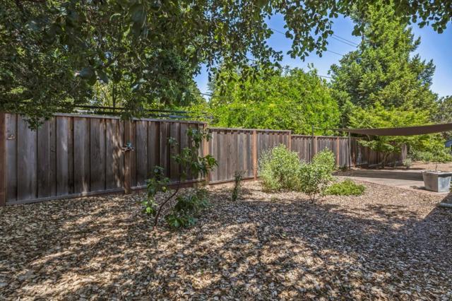 1516 Wistaria Lane, Los Altos CA: https://media.crmls.org/mediaz/62ae760a-996d-4713-be2f-1930a0280211.jpg